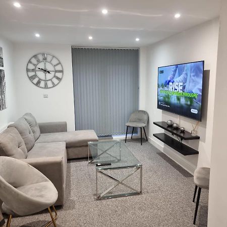 Classic 2 Bed Apartment In Oldkent Road Londyn Zewnętrze zdjęcie