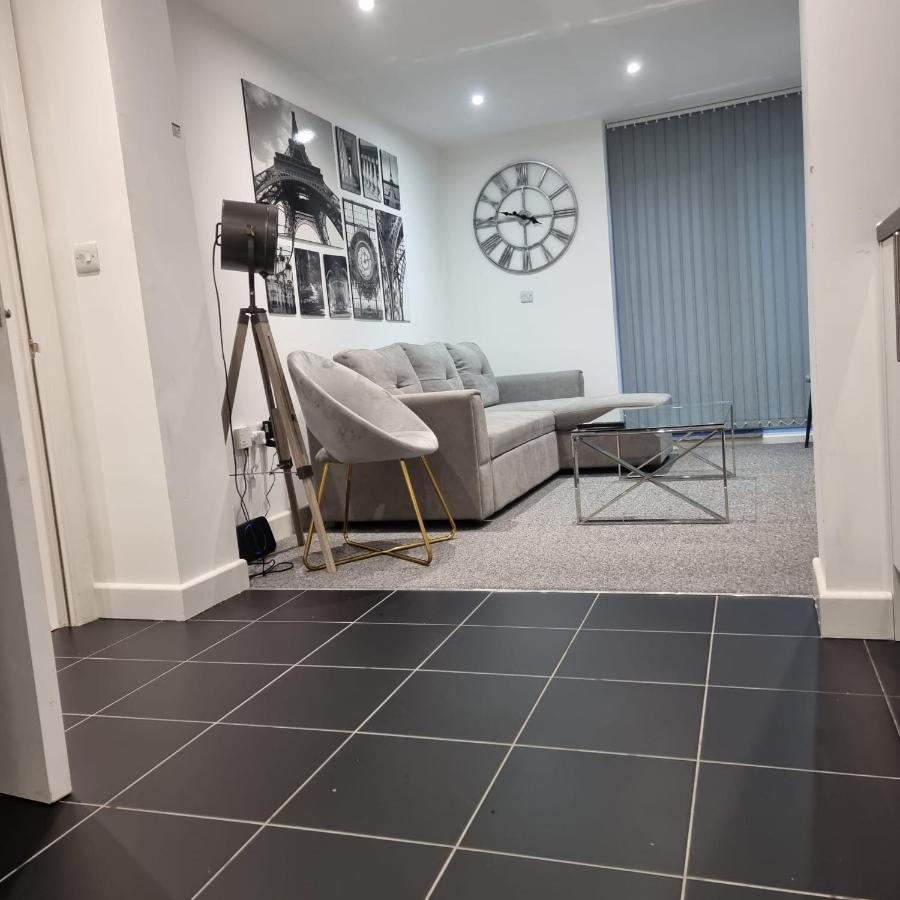 Classic 2 Bed Apartment In Oldkent Road Londyn Zewnętrze zdjęcie