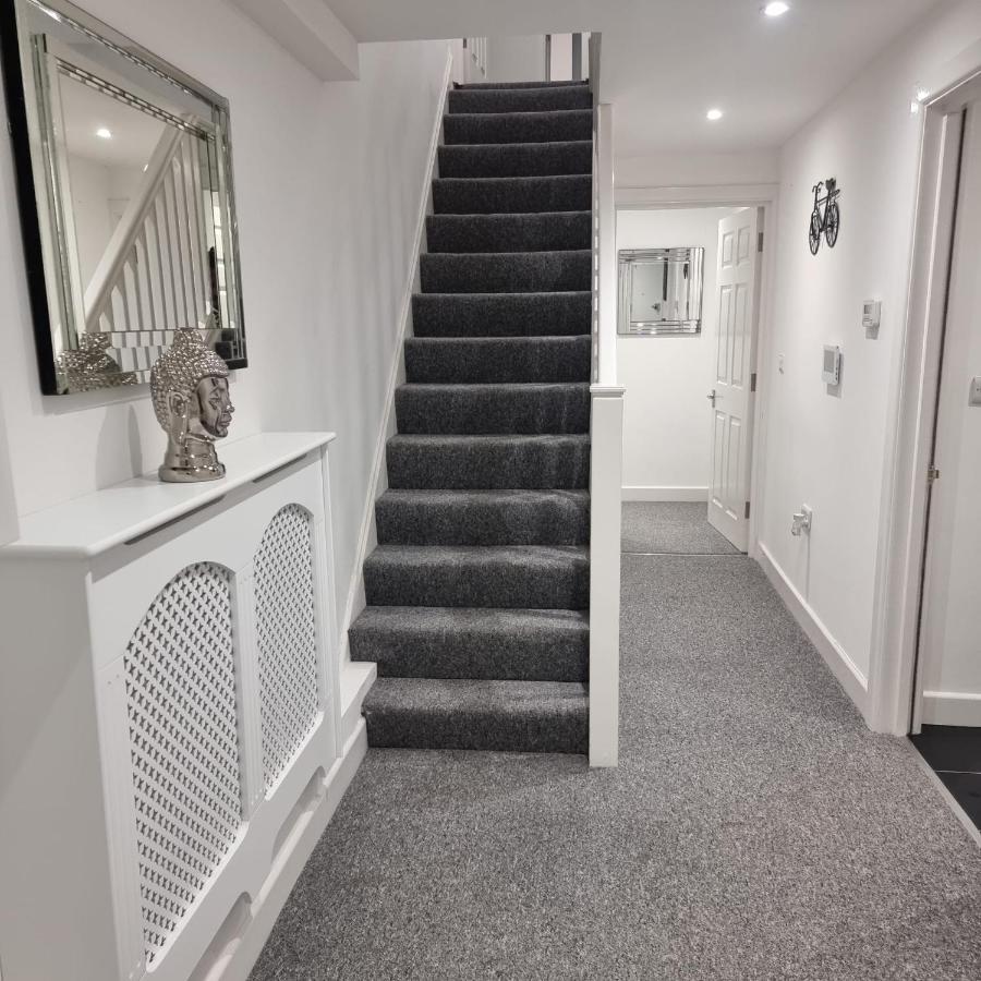 Classic 2 Bed Apartment In Oldkent Road Londyn Zewnętrze zdjęcie