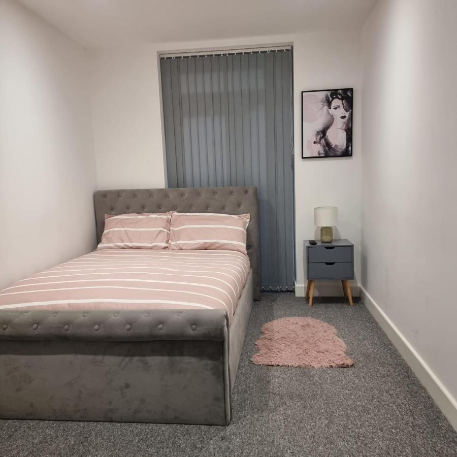 Classic 2 Bed Apartment In Oldkent Road Londyn Zewnętrze zdjęcie