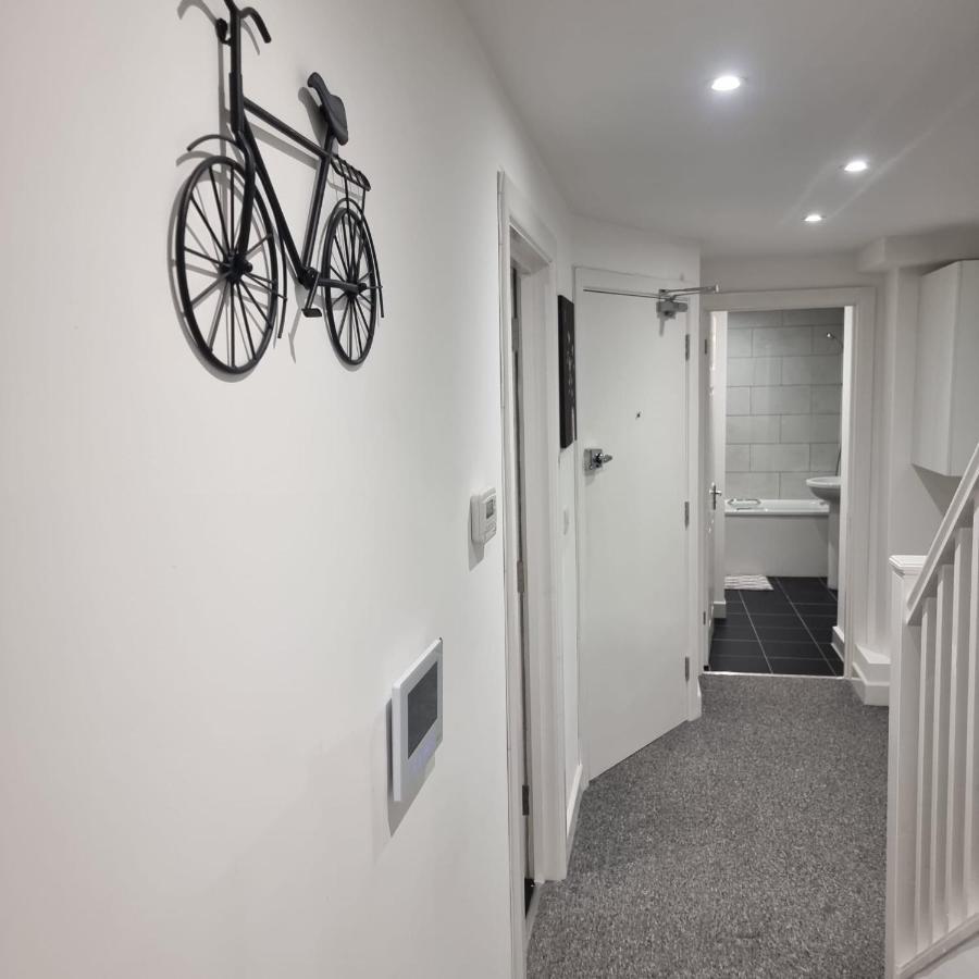 Classic 2 Bed Apartment In Oldkent Road Londyn Zewnętrze zdjęcie