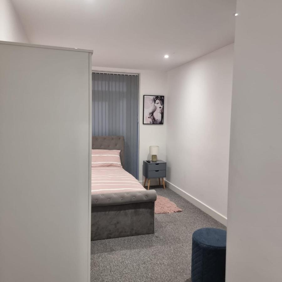 Classic 2 Bed Apartment In Oldkent Road Londyn Zewnętrze zdjęcie