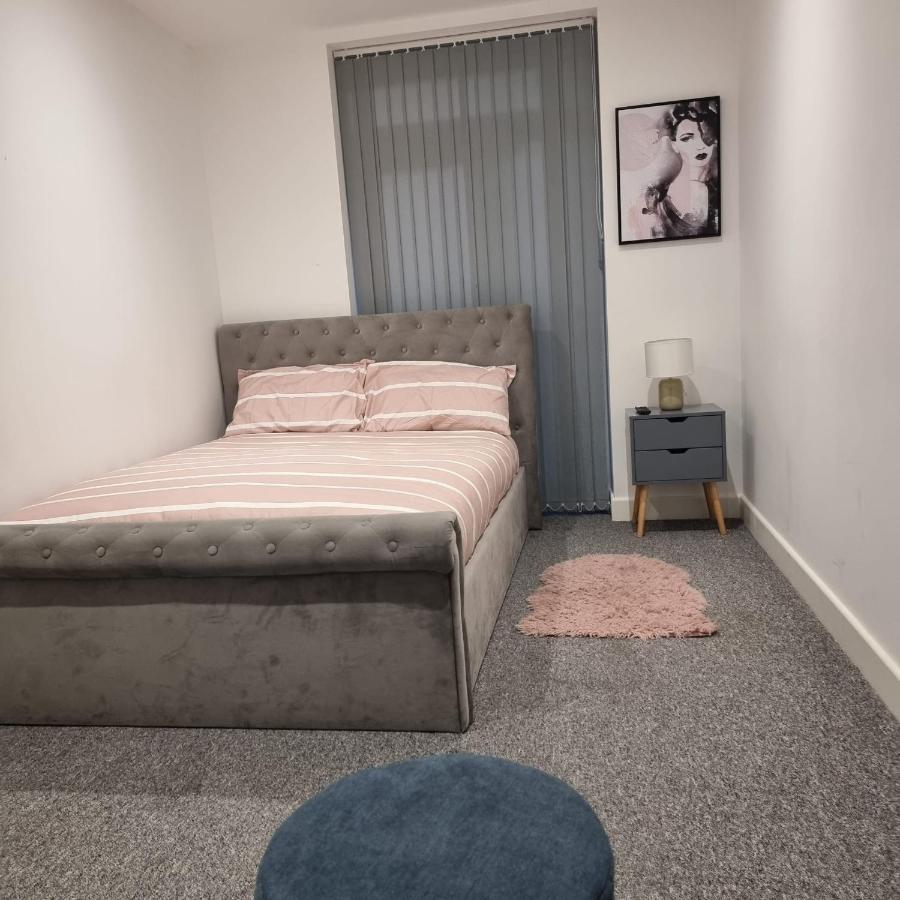 Classic 2 Bed Apartment In Oldkent Road Londyn Zewnętrze zdjęcie