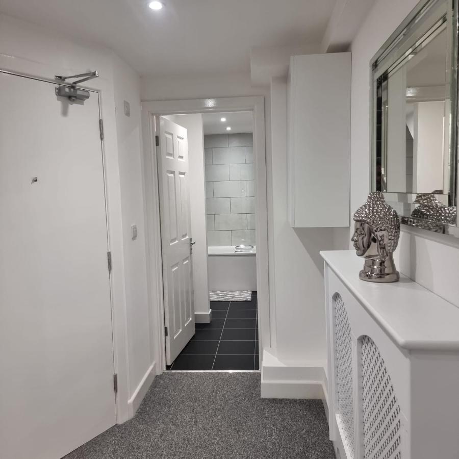 Classic 2 Bed Apartment In Oldkent Road Londyn Zewnętrze zdjęcie